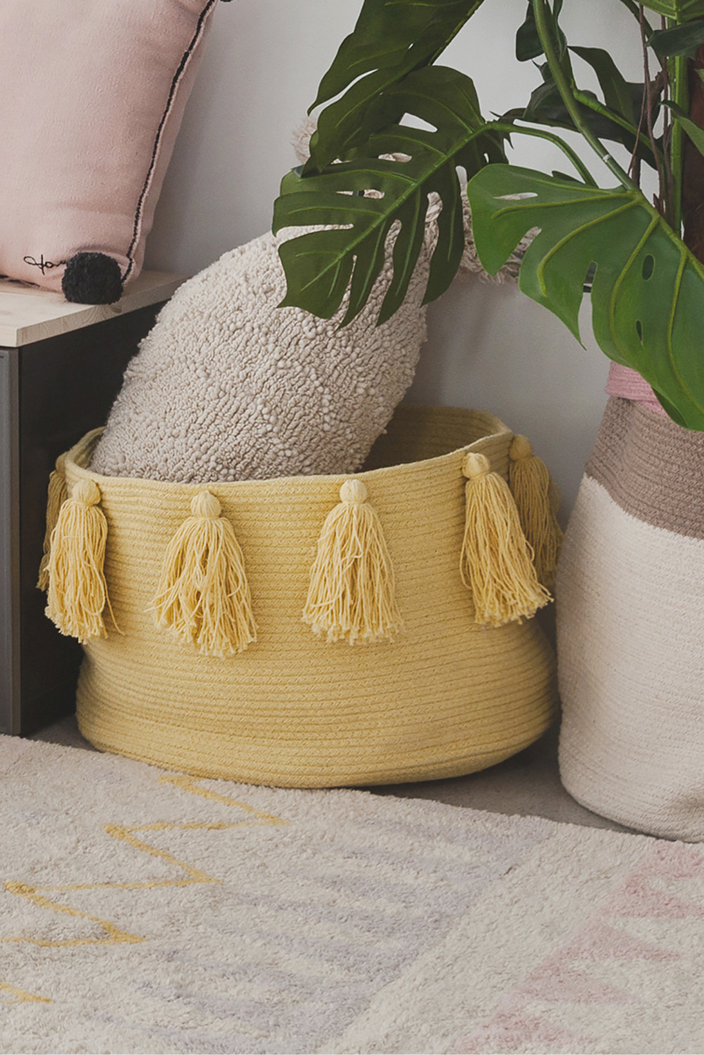 CESTA TASSELS HONEY