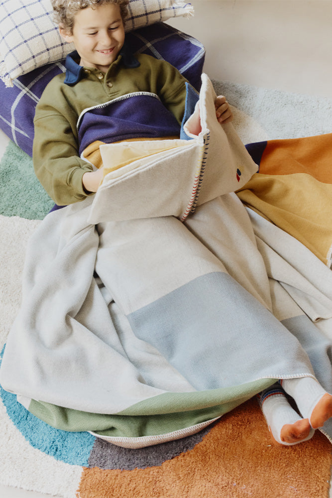 MANTA DE PUNTO COLOR COMPOSITION