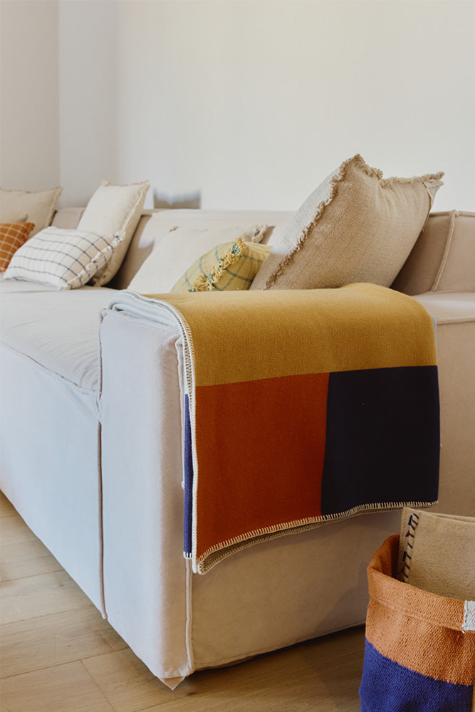 MANTA DE PUNTO COLOR COMPOSITION