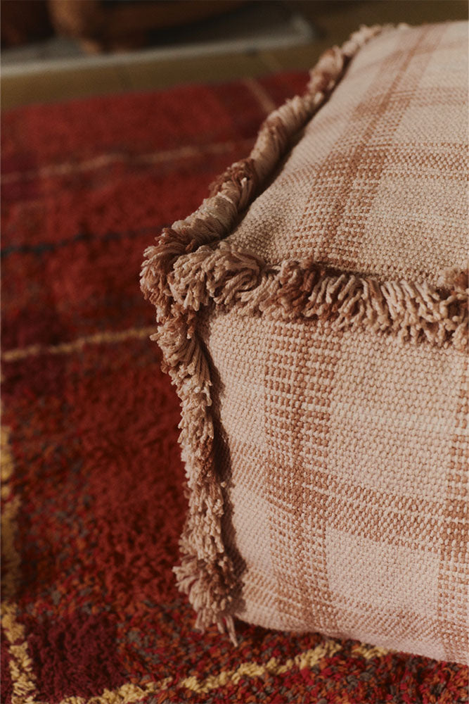 HANDLOOM POUF ROSE