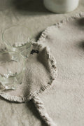 PLATZSETS UND UNTERSETZER STONEWASHED NEW GREY (SET VON 2)
