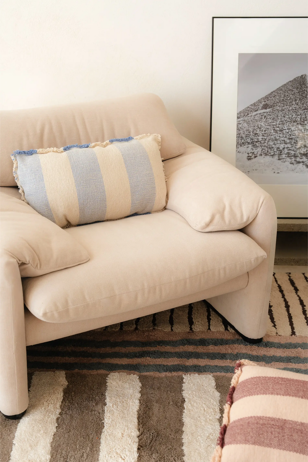 RECTANGULAR CUSHION LINES BLUE