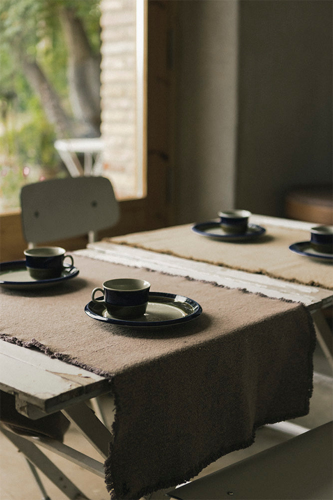 STONEWASHED TABLE RUNNER SOIL BROWN