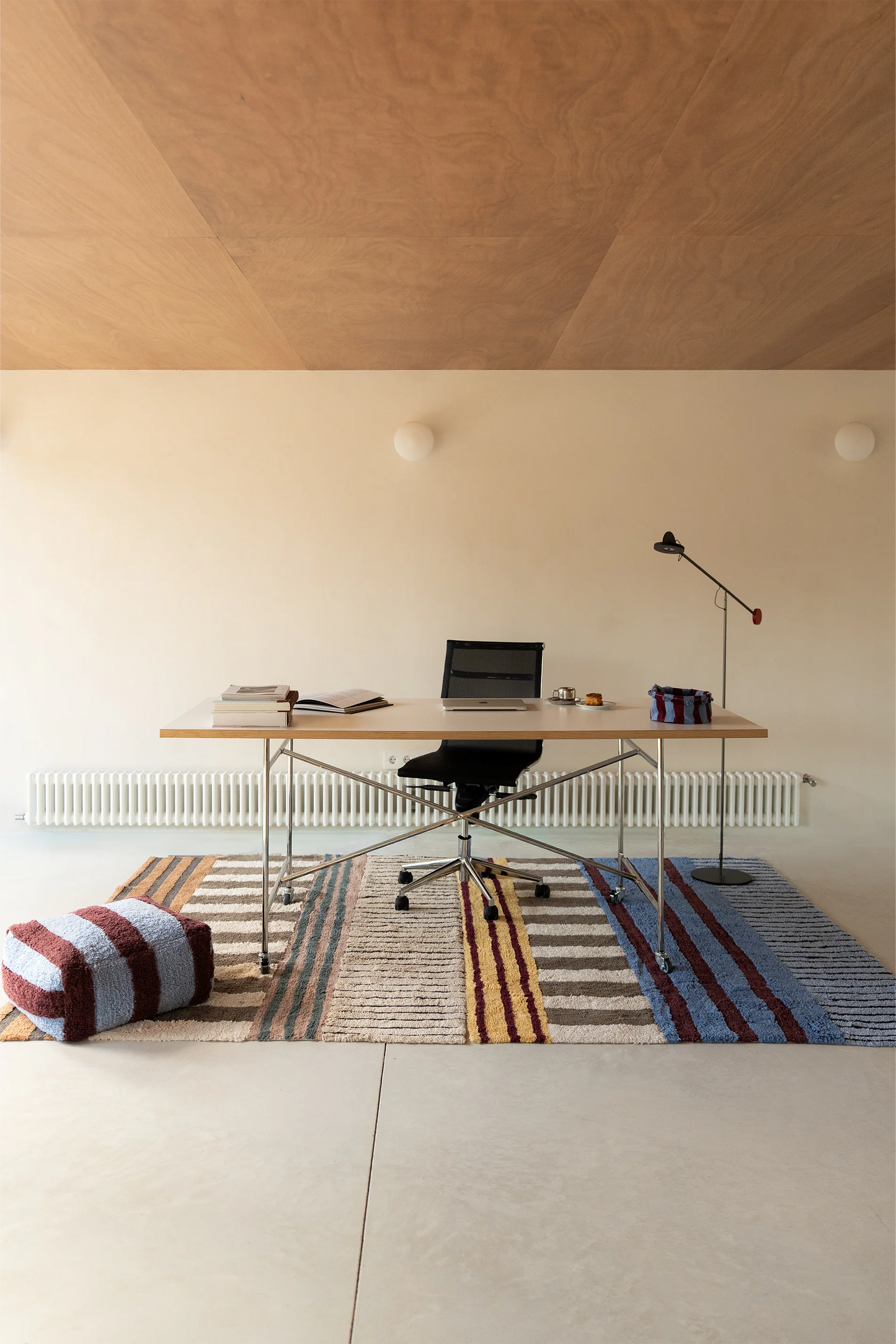 WASHABLE RUG COLOR ON INDIGO BLUE