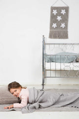 KNITTED BABY BLANKET HIPPY STARS-PEARL GREY Lorena Canals
