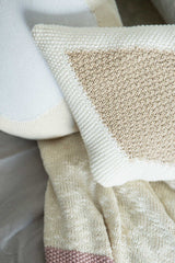 KNITTED CUSHION CANDY IVORY-LINEN Lorena Canals