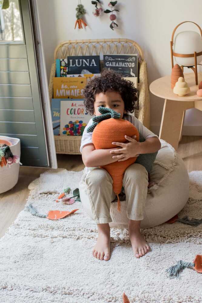 KNITTED CUSHION CATHY THE CARROT Oli & Carol x Lorena Canals