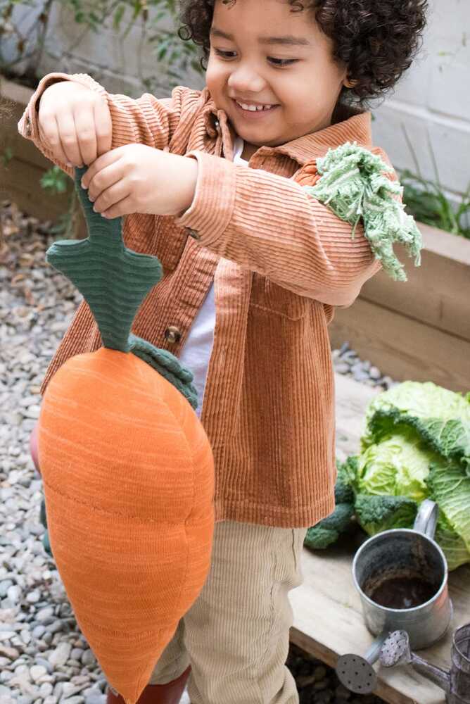 KNITTED CUSHION CATHY THE CARROT Oli & Carol x Lorena Canals