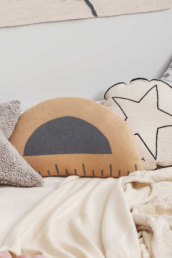 KNITTED CUSHION RULER Lorena Canals