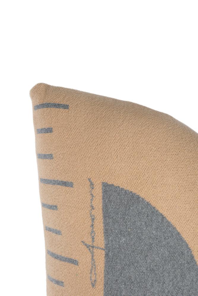 KNITTED CUSHION RULER Lorena Canals