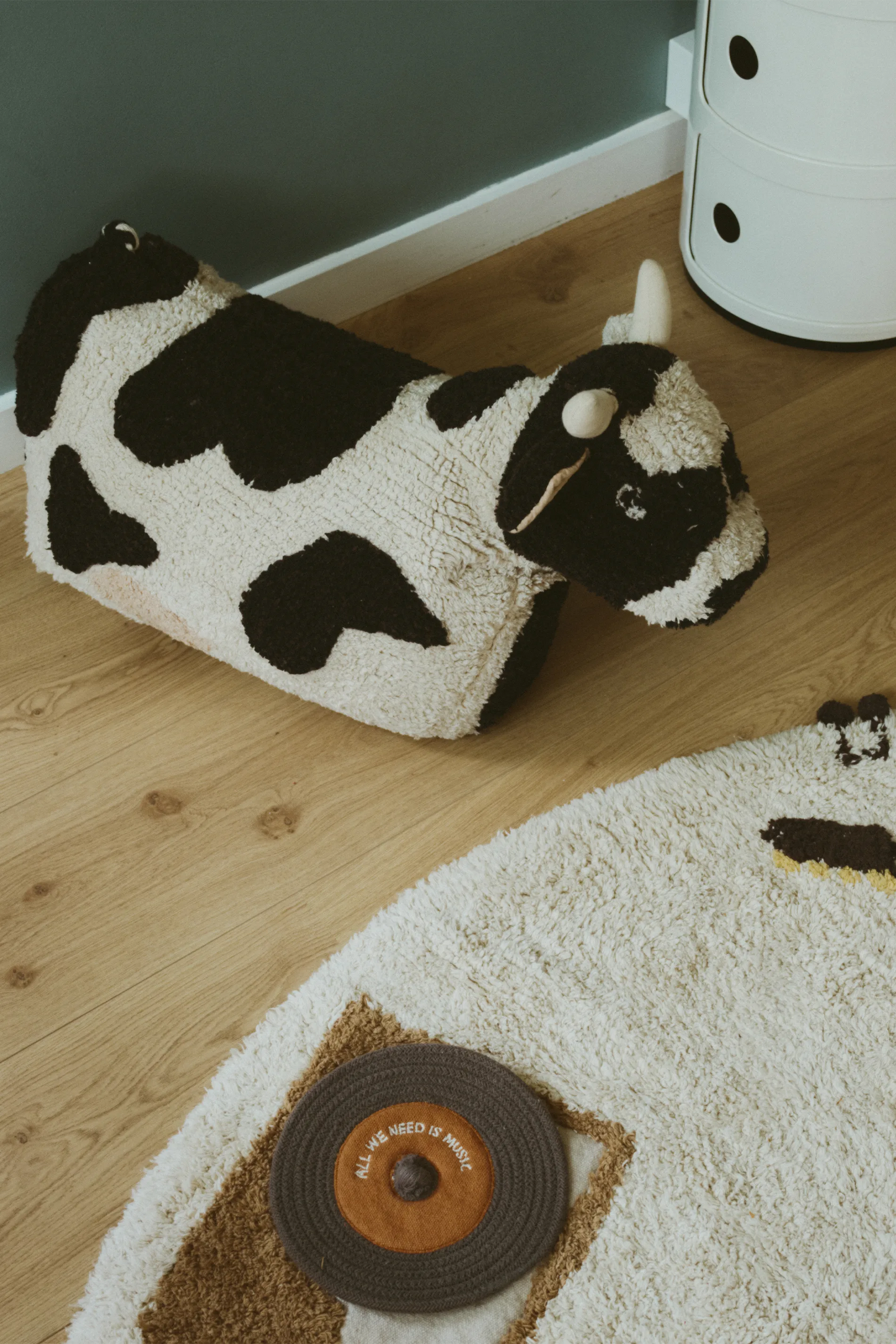 POUF LOLA THE COW