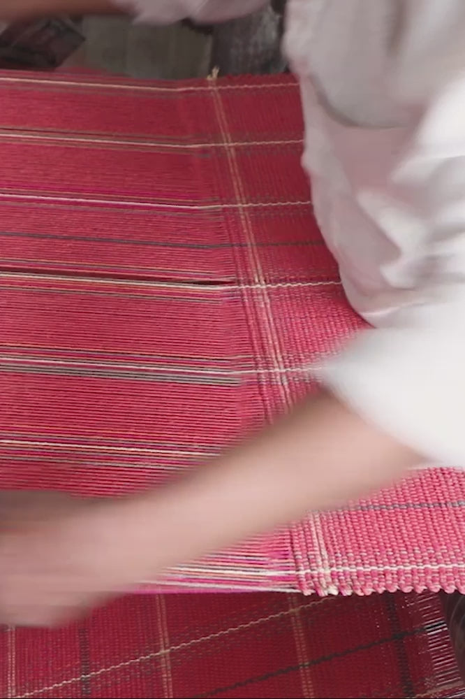 HANDLOOM CUSHION MAPPLE RED
