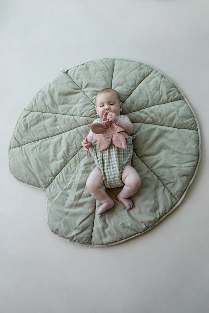 WASHABLE PLAYMAT WATER LILY OLIVE Lorena Canals